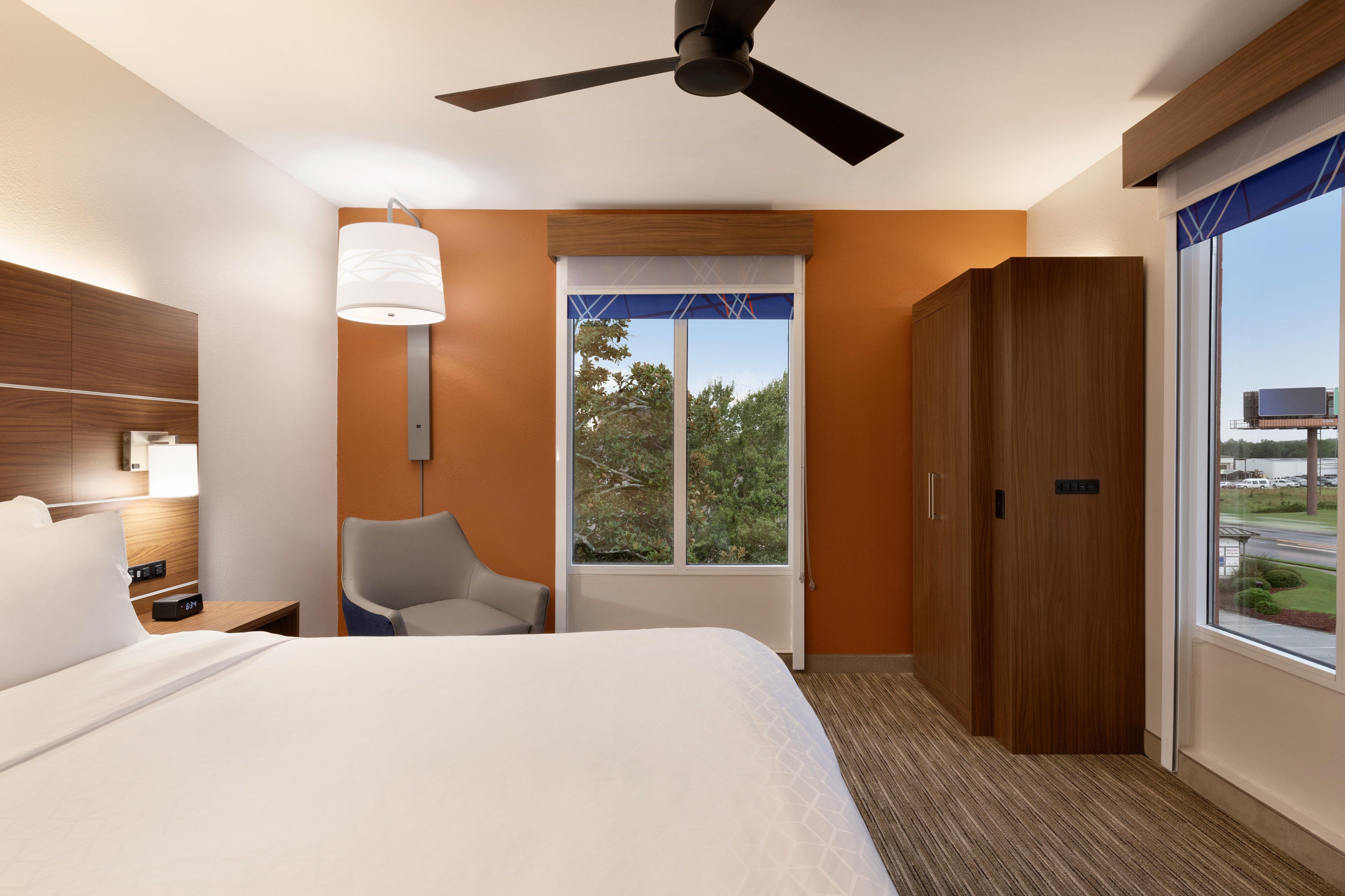 Express & - Area By Ihg Hotel