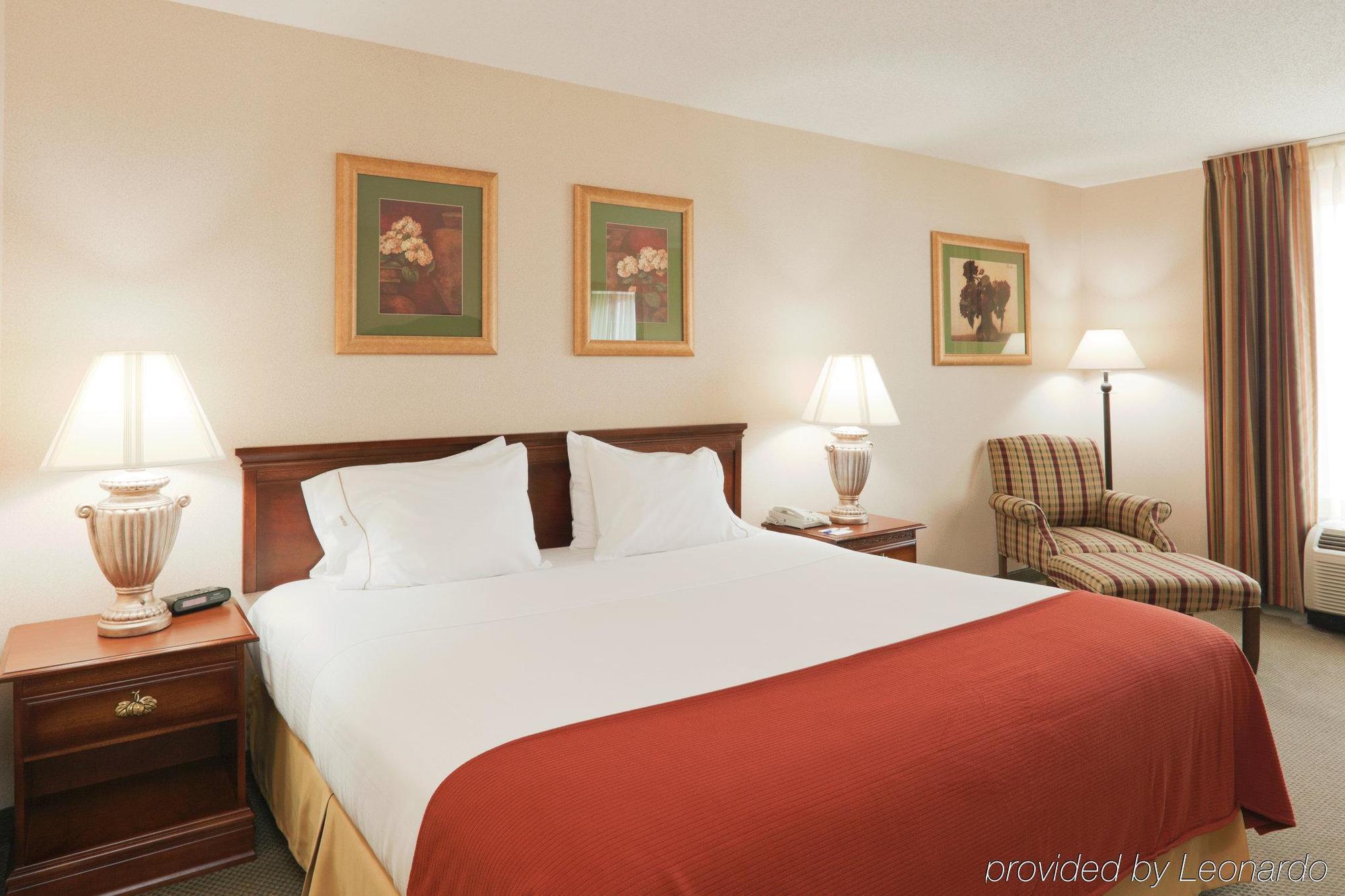 Express & - Area By Ihg Hotel 2*