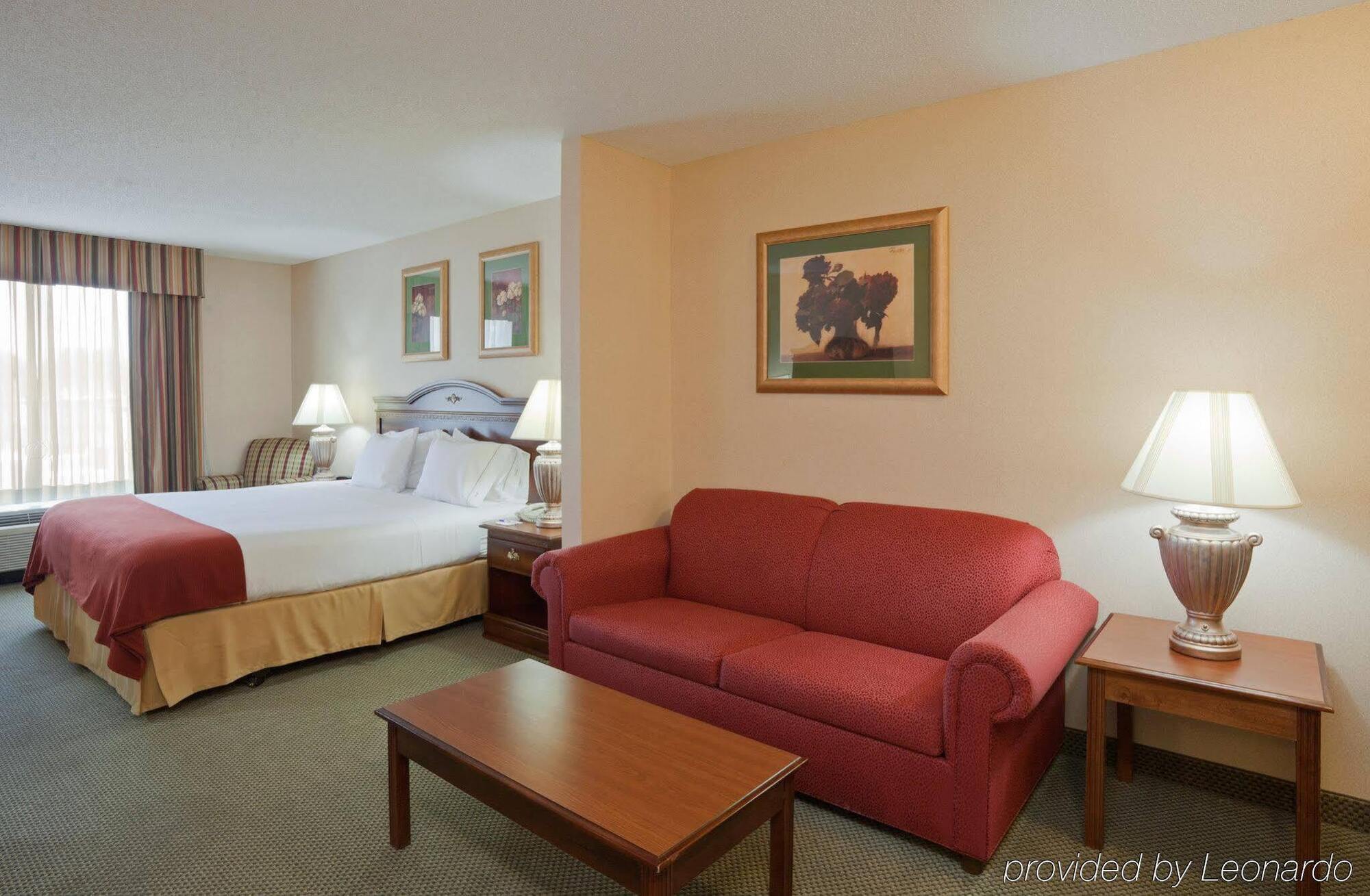 Express & - Area By Ihg Hotel 2*